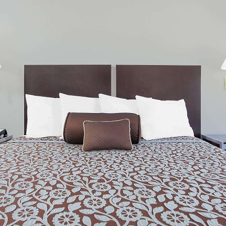 Days Inn by Wyndham Market Center Dallas Love Field Eksteriør bilde