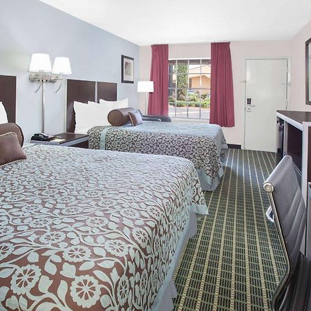 Days Inn by Wyndham Market Center Dallas Love Field Eksteriør bilde