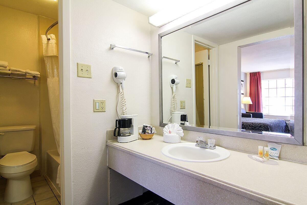 Days Inn by Wyndham Market Center Dallas Love Field Eksteriør bilde