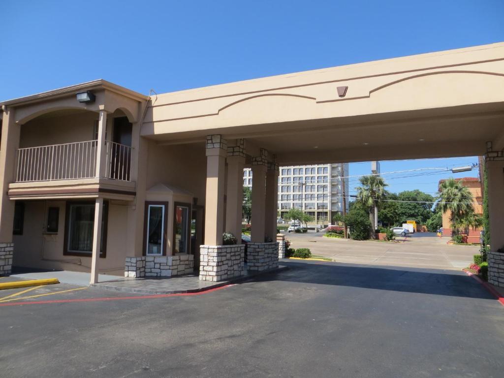 Days Inn by Wyndham Market Center Dallas Love Field Eksteriør bilde