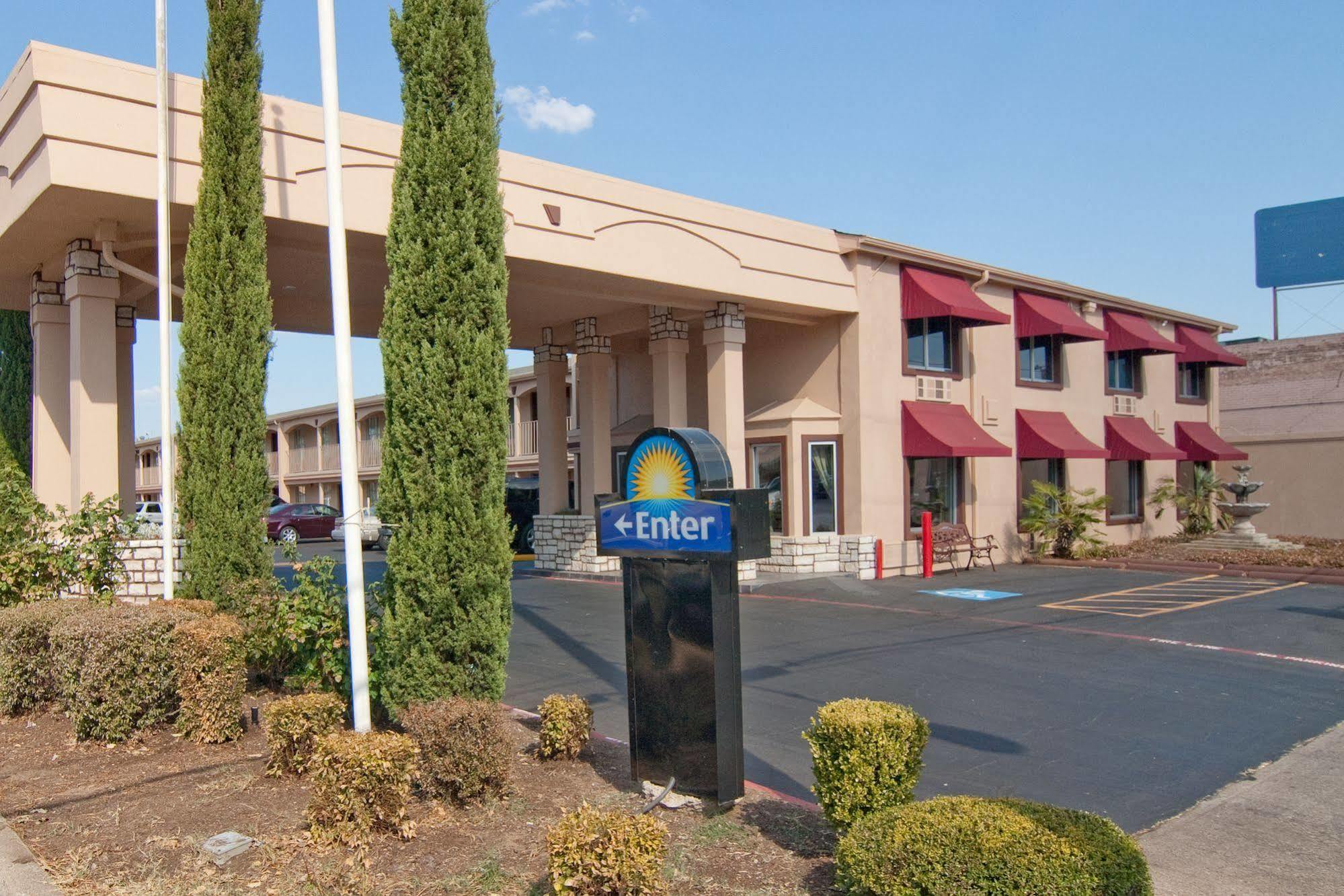 Days Inn by Wyndham Market Center Dallas Love Field Eksteriør bilde